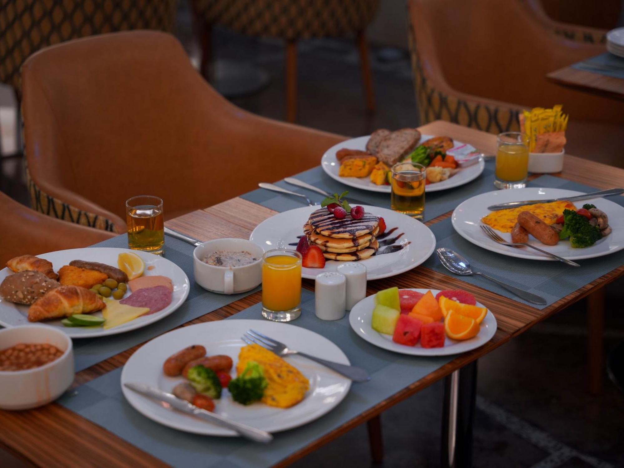 Golden Tulip Muscat Hotel Екстериор снимка