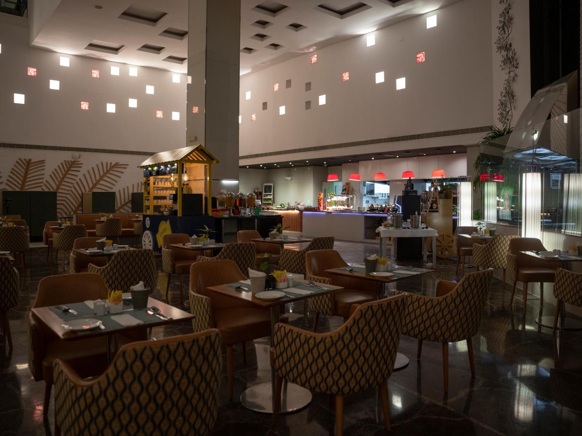 Golden Tulip Muscat Hotel Екстериор снимка