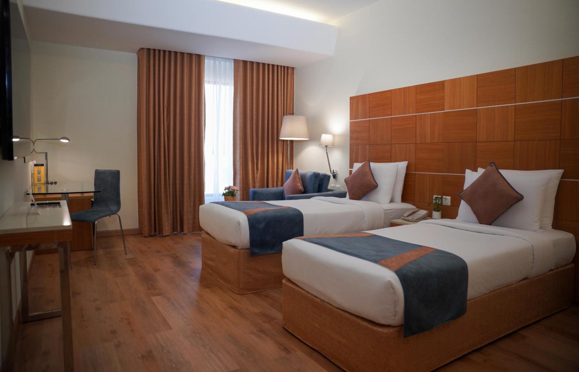 Golden Tulip Muscat Hotel Екстериор снимка