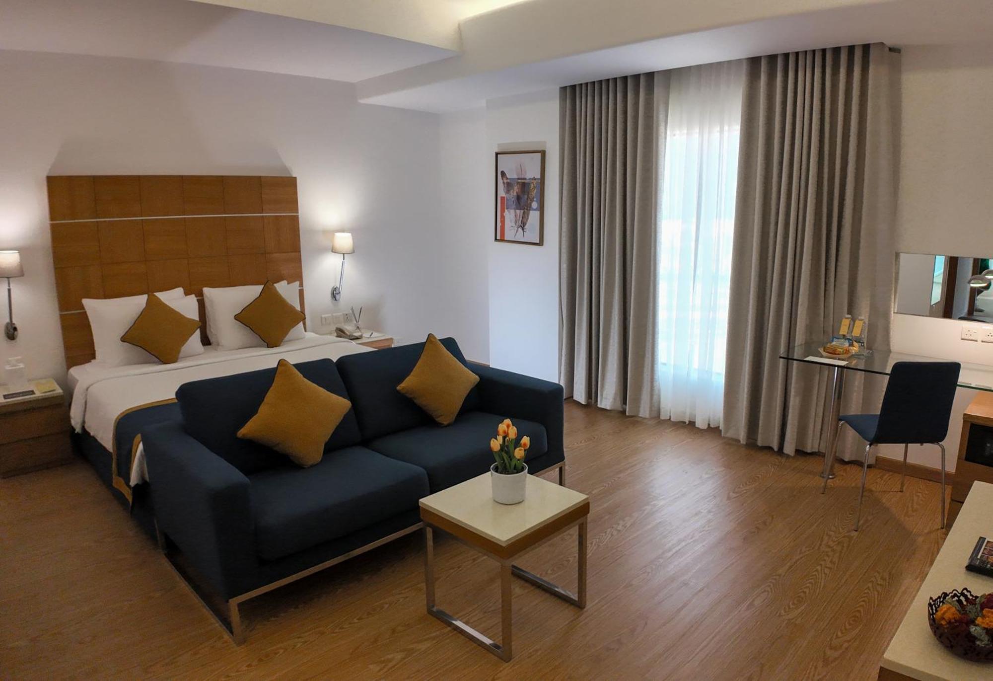 Golden Tulip Muscat Hotel Екстериор снимка