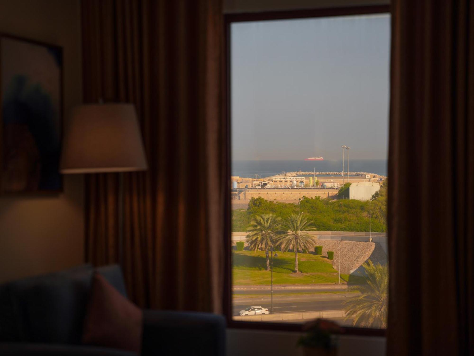 Golden Tulip Muscat Hotel Екстериор снимка