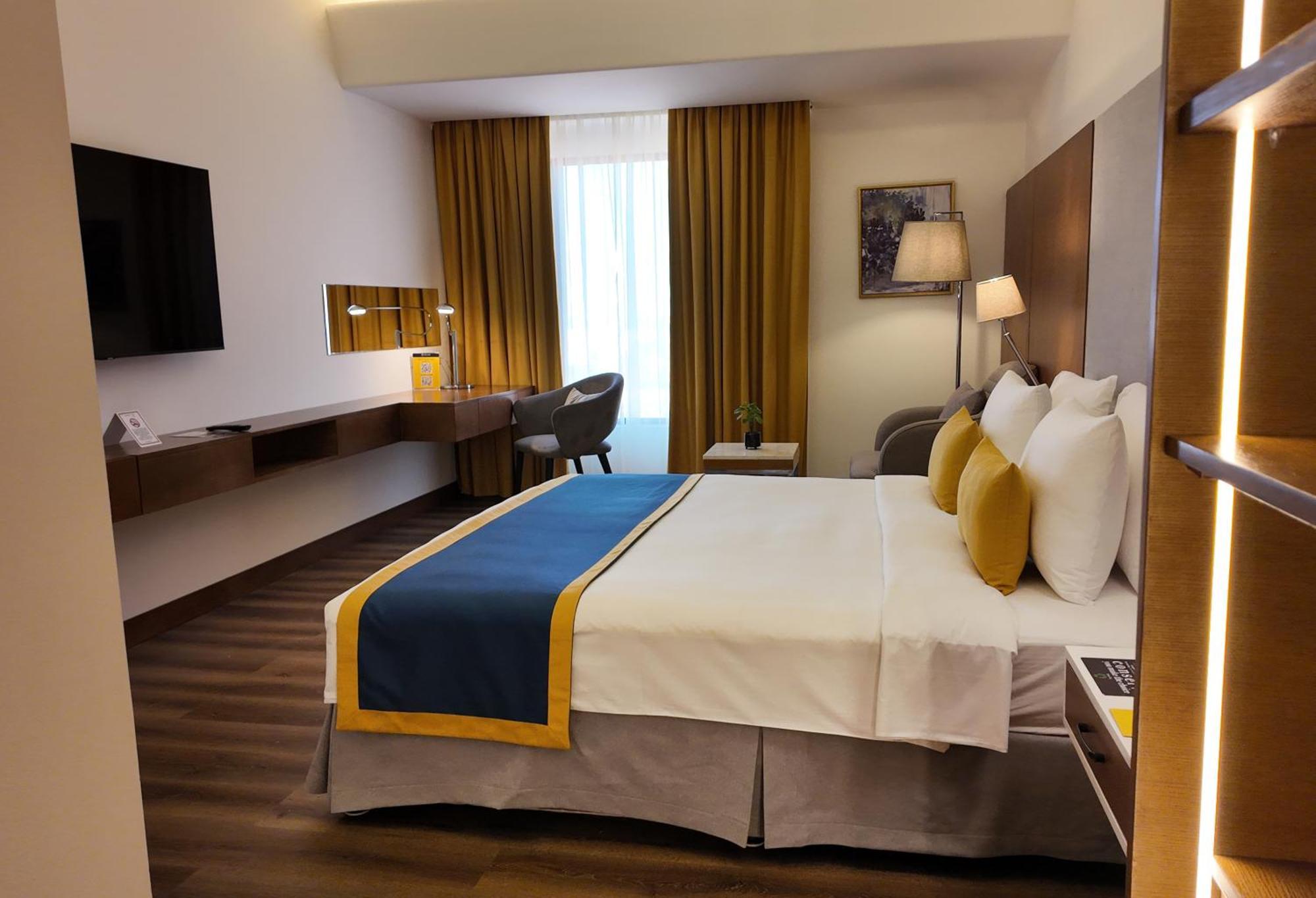 Golden Tulip Muscat Hotel Екстериор снимка